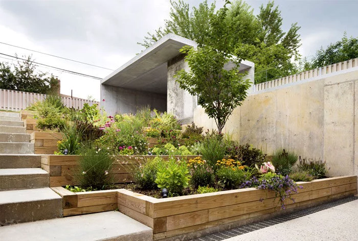 153-secluded-back-garden-concrete-partitions-wooden-terraces