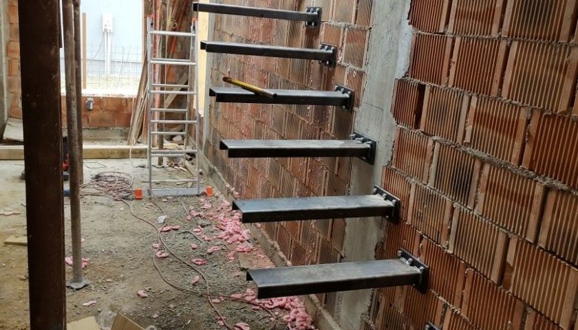 Những lưu ý về cầu thang trong nhà, thông số cầu thang tiêu chuẩn và kết cấu thi công cầu thang sắt 11